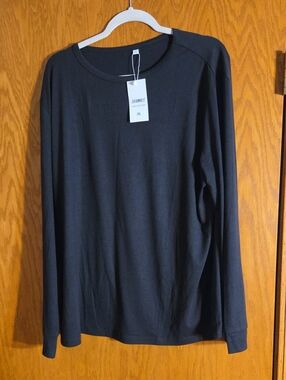 NWOT Women's Black Athmile Long-Sleeve Crewneck Shirt - Size 2XL